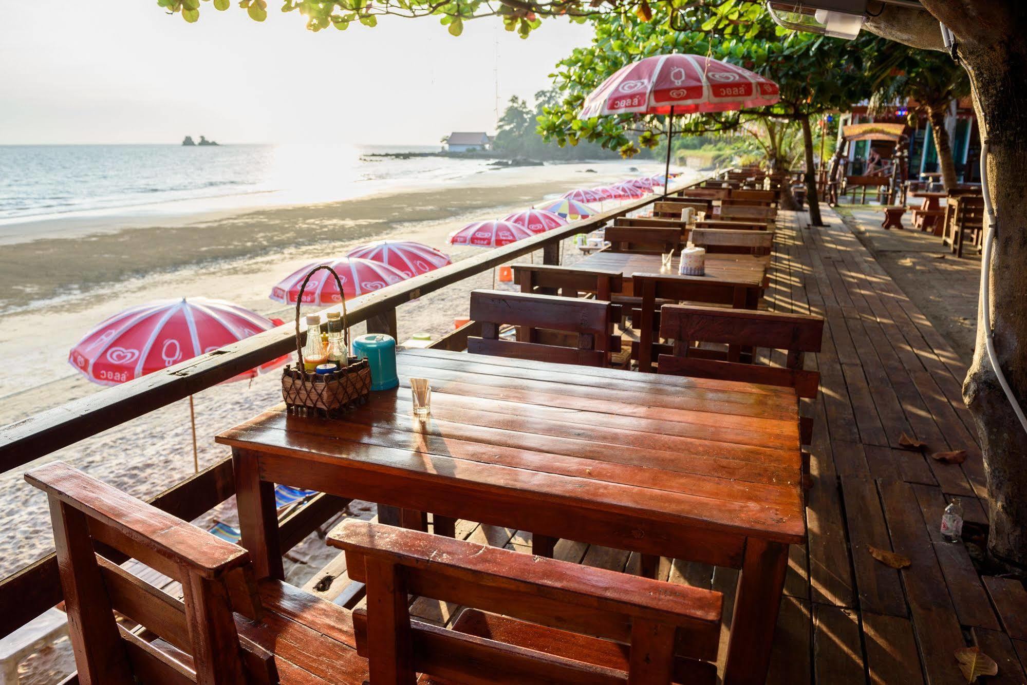 Baansuan Aokhai Beach Resort Mae Phim Luaran gambar