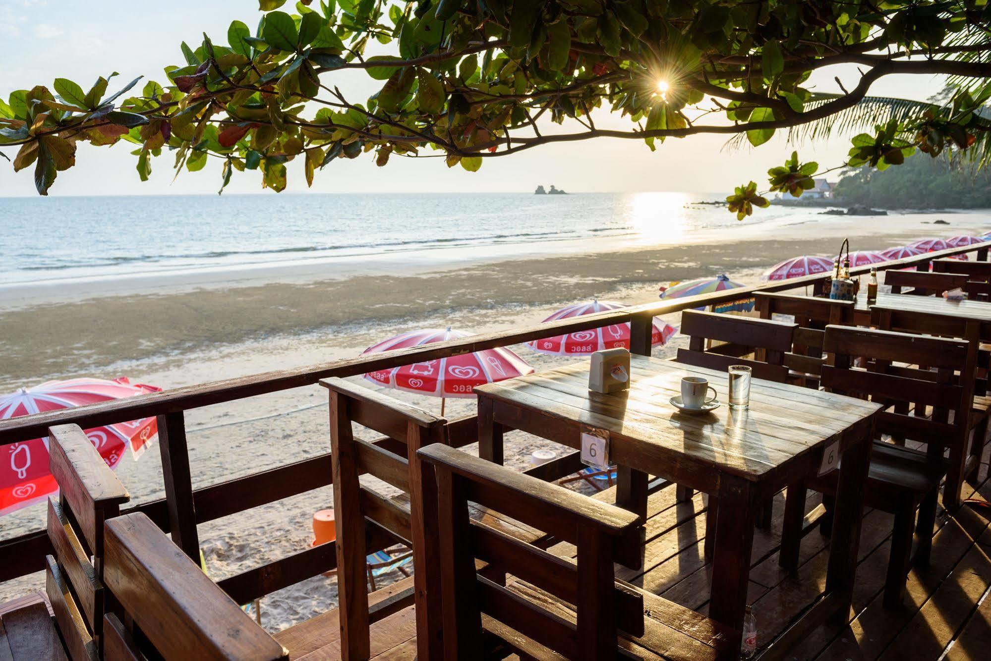 Baansuan Aokhai Beach Resort Mae Phim Luaran gambar